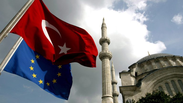 «Πάγωμα» των ενταξιακών διαπραγματεύσεων με την Τουρκία ζητούν οι μεγαλύτερες πολιτικές ομάδες του ευρωκοινοβουλίου