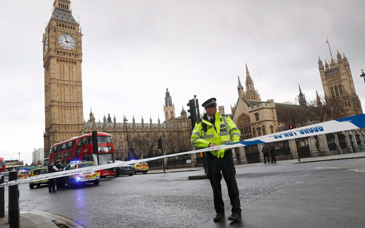 Πυρά στο βρετανικό κοινοβούλιο – Πολλοί τραυματίες
