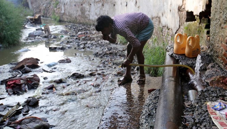 ΠΟΥ: Δύο δισεκατομμύρια άνθρωποι καταναλώνουν μολυσμένο πόσιμο νερό