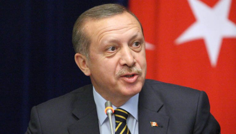 Ο Ερντογάν αρνείται τις κατηγορίες ότι η συνταγματική αναθεώρηση τον μετατρέπει σε δικτάτορα