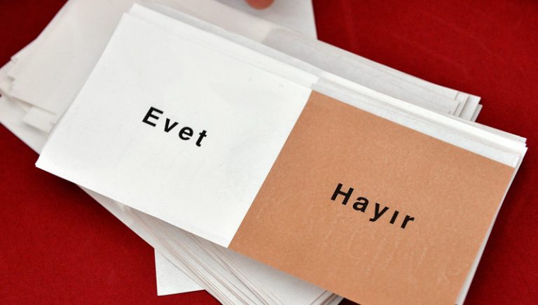 POLITICO: Αν ο Ερντογάν κερδίσει το δημοψήφισμα αυξάνονται οι πιθανότητες επίλυσης του Κυπριακού
