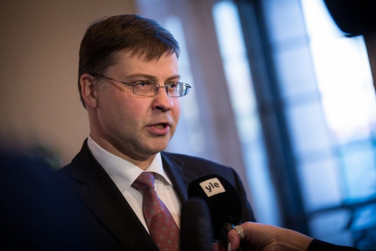 Β. Ντομπρόβσκις: «Βάση για την αξιολόγηση η υπέρβαση των δημοσιονομικών πλεονασμάτων»