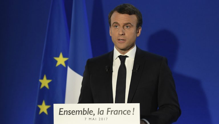 Εμανουέλ Μακρόν: «Ας αγαπήσουμε τη Γαλλία»