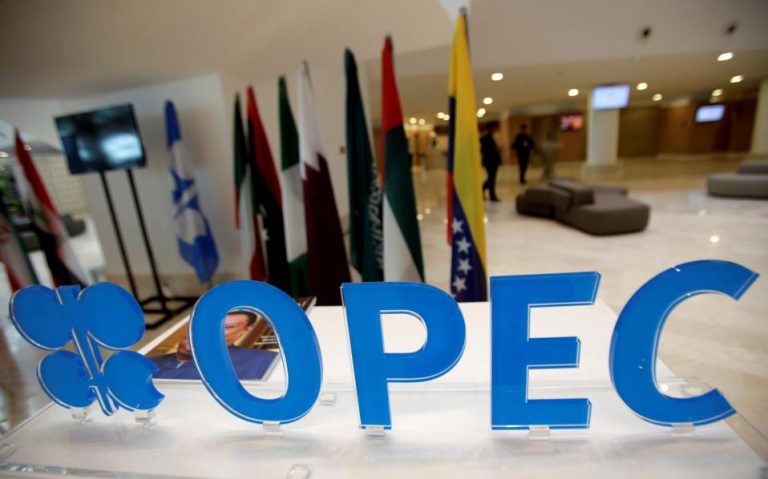 Προς παράταση της συμφωνίας μείωσης της παραγωγής πετρελαίου κινούνται ο ΟΠΕΚ και άλλες χώρες