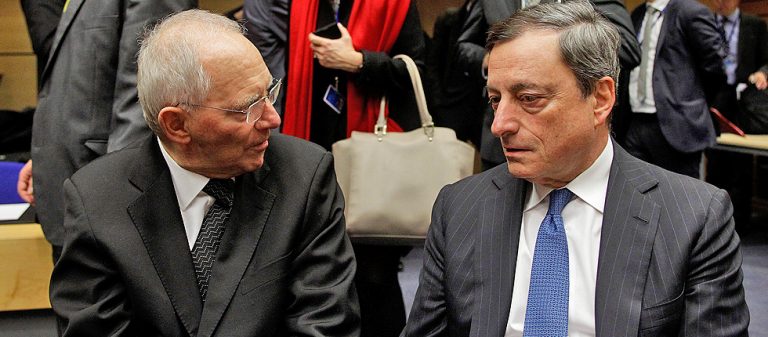 Σόιμπλε καλεί Ντράγκι για έγκαιρη έξοδο της ΕΚΤ από τη νομισματική πολιτική της