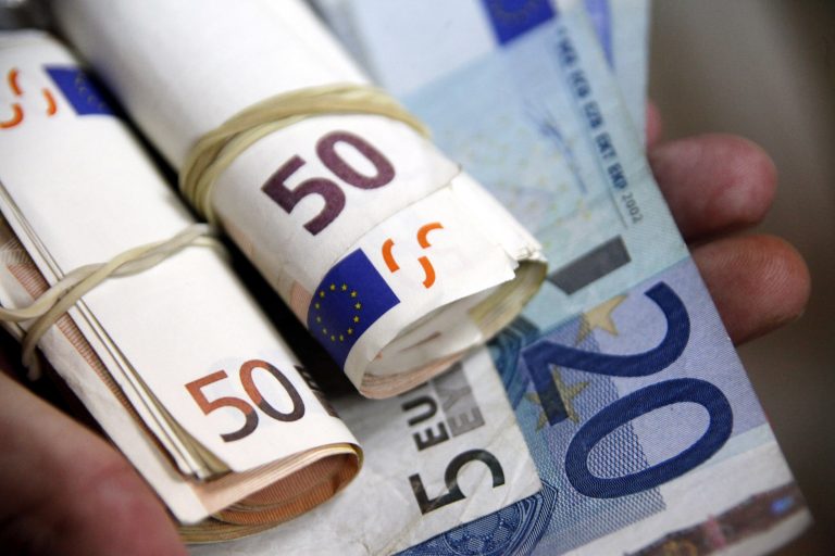 Σε έλλειμμα 434 εκατ. ευρώ φέτος από 2,75 δισ. ευρώ πλεόνασμα το α’ εξάμηνο πέρυσι ο Κρατικός Προϋπολογισμός
