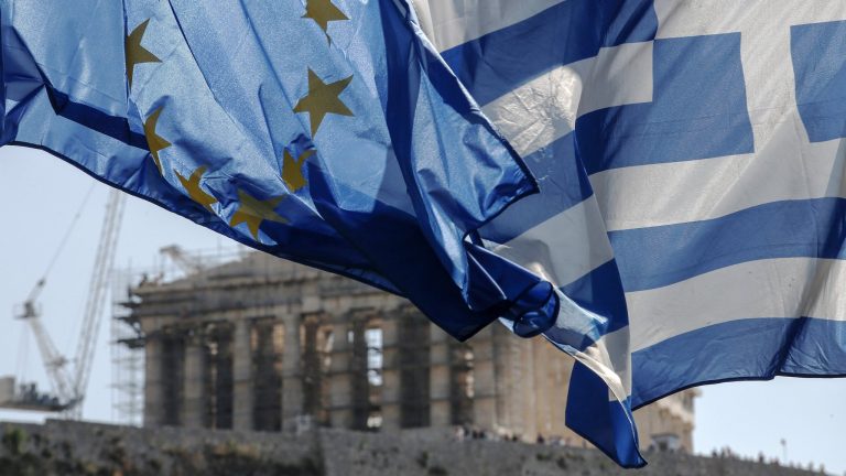 FT: Η απόδοση των υφιστάμενων πενταετών ελληνικών ομολόγων έκανε ράλι