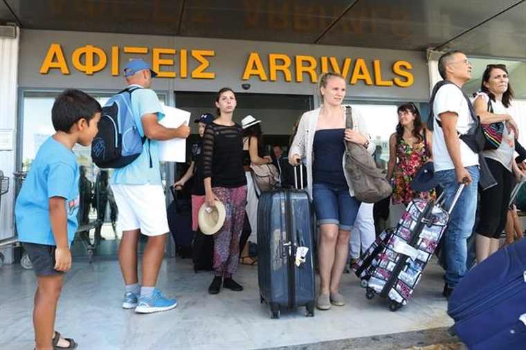 «Καλπάζουν» οι διεθνείς αφίξεις στα ελληνικά αεροδρόμια