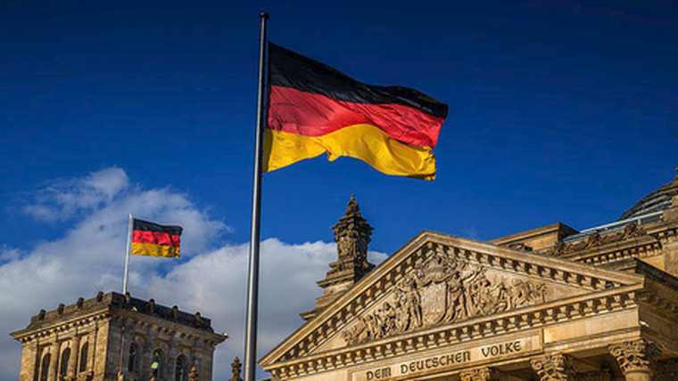 Η ισχυρή ανάπτυξη της γερμανικής οικονομίας θα συνεχιστεί το τρίτο τρίμηνο, σύμφωνα με το υπουργείο Οικονομικών