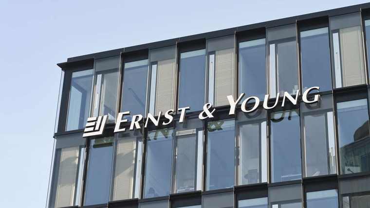 Ernst & Young: Σε εξαγορές και συγχωνεύσεις σκοπεύουν να προχωρήσουν οι ελληνικές επιχειρήσεις