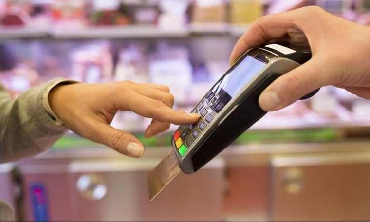 ΕΚΤ: Με κάρτα έγινε πέρυσι το 47% των πληρωμών χωρίς μετρητά στην Ελλάδα