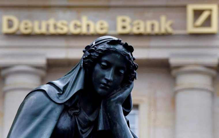 Υποβάθμιση του αξιόχρεου της Deutsche Bank από τον Fitch