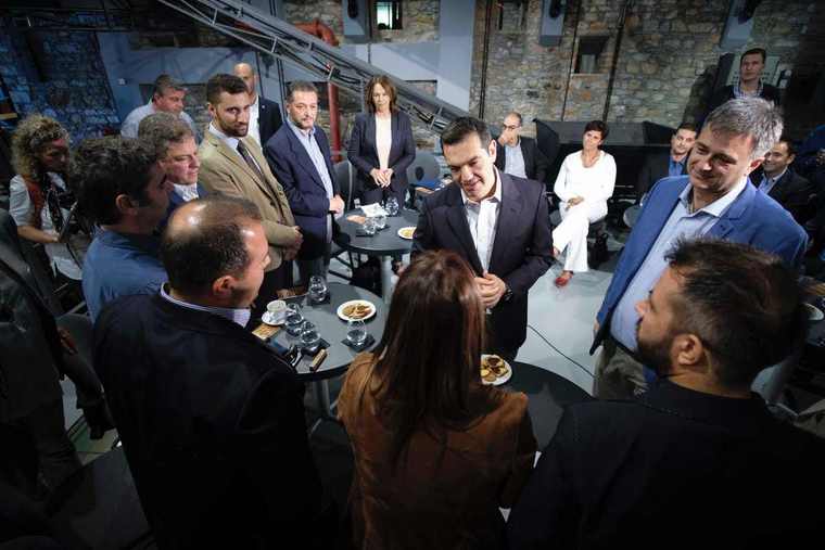 Επαφές του πρωθυπουργού με επιχειρηματίες στη Θεσσαλία