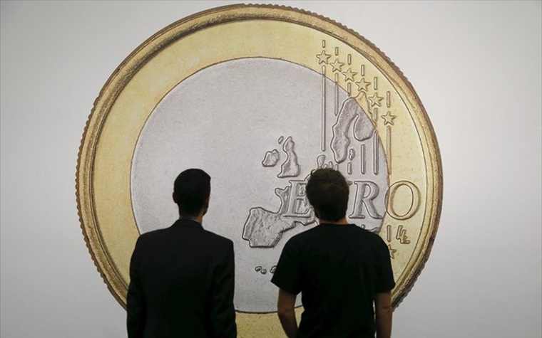 Bloomberg: Ο πληθωρισμός της Ευρωζώνης μειώθηκε απρόσμενα τον Οκτώβριο