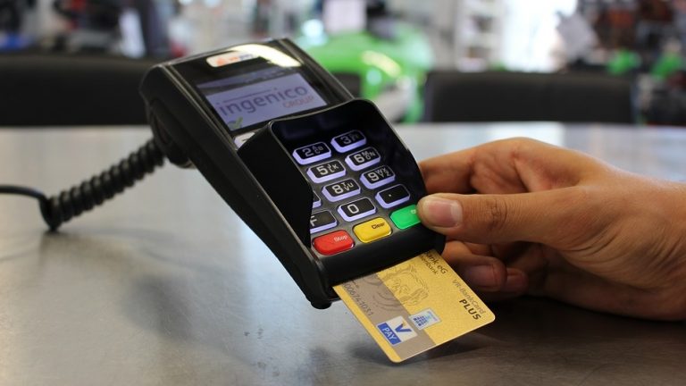 Ηλεκτρονική ενημέρωση για τις επιστροφές φόρων και πληρωμές μέσω κάρτας στο Taxisnet, προανήγγειλε ο διοικητής της ΑΑΔΕ