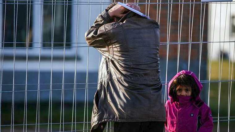 Εγκατάσταση προσφύγων σε στρατώνες και απαγόρευση βραδινής εξόδου προτείνει ο Αντικαγκελάριος της Αυστρίας
