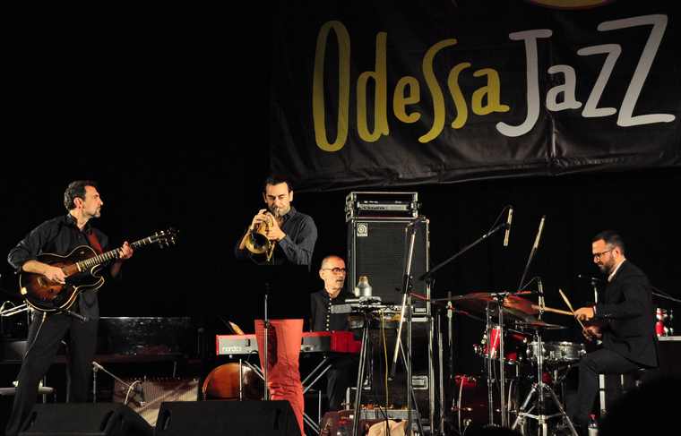Jazz με ελληνικές νότες από το Flying Jazz Quartet