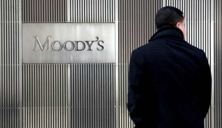 Moody’s: Δεν θα αντλήσουν νέα κεφάλαια οι ελληνικές τράπεζες