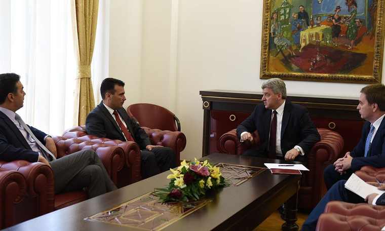 Μόλις δυο λεπτά, κράτησε η συνάντηση του πρωθυπουργού της ΠΓΔΜ Ζ. Ζάεφ με το Πρόεδρο της χώρας Γκ. Ιβανόφ