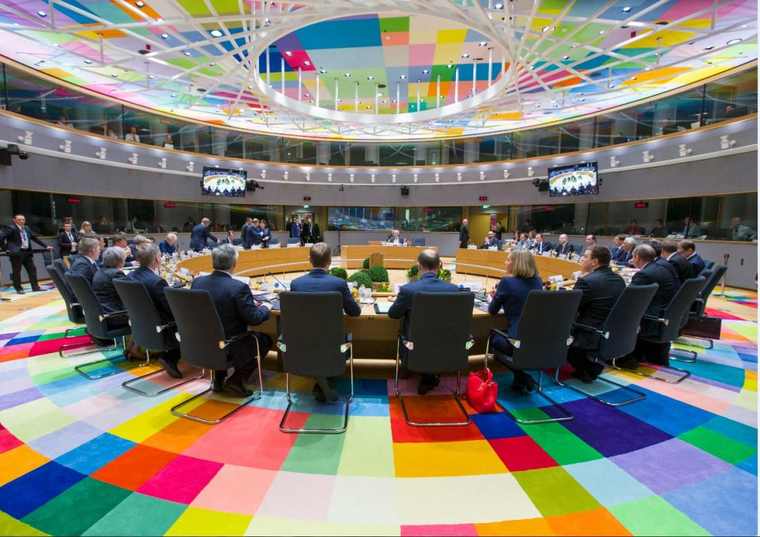Σύνοδος κορυφής ΕΕ: Κέντρα υποδοχής μεταναστών εκτός Ευρώπης προτείνουν οι «28»