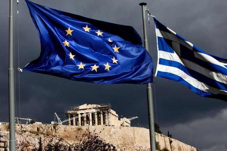 Le Monde: «Σε άλλη χώρα, για λιγότερα από τα μέτρα στην Ελλάδα θα είχαμε επανάσταση»