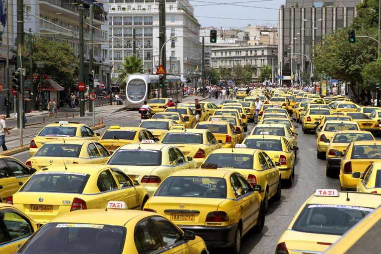 Επαναλαμβανόμενες 24ωρες απεργίες εξήγγειλαν οι ιδιοκτήτες ταξί