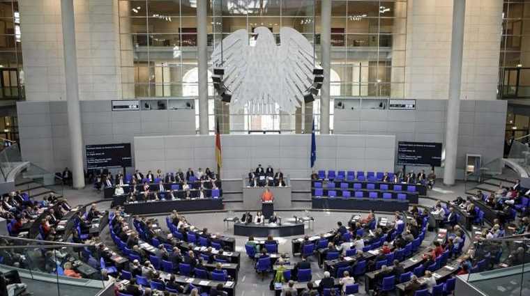 Tagesspiegel: Χωρίς εκπλήξεις η έγκριση των 15 δισ. ευρώ για την Ελλάδα από το Γερμανικό Κοινοβούλιο