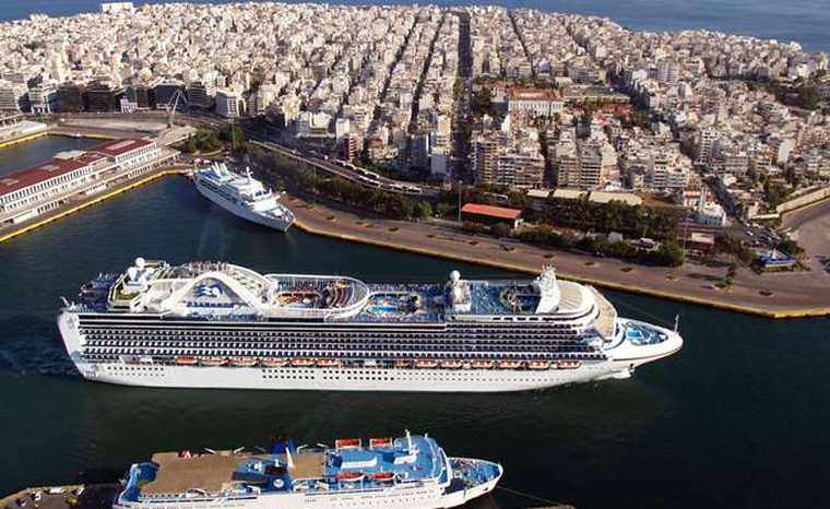 Die Zeit: Το λιμάνι του Πειραιά θα εκτοπίσει το Αμβούργο από την τρίτη θέση στην Ευρώπη
