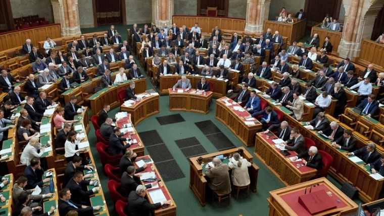 Ξεκινάει η συζήτηση στη Βουλή της πΓΔΜ για την αλλαγή του Συντάγματος