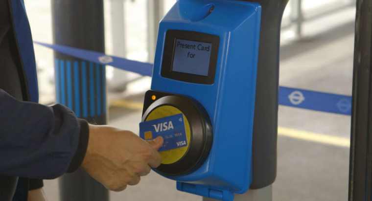 Οι κάρτες πληρωμών-χρεωστική, πιστωτική, προπληρωμένη-«γίνονται» εισιτήριο στο μετρό