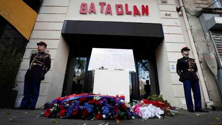 Οι επιθέσεις στο Charlie Hebdo και στο Bataclan έχουν αφήσει βαθιά σημάδια στους Γάλλους