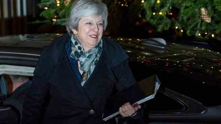 Παραμένει στην ηγεσία της χώρας η Βρετανίδα πρωθυπουργός Τερέζα Μέι