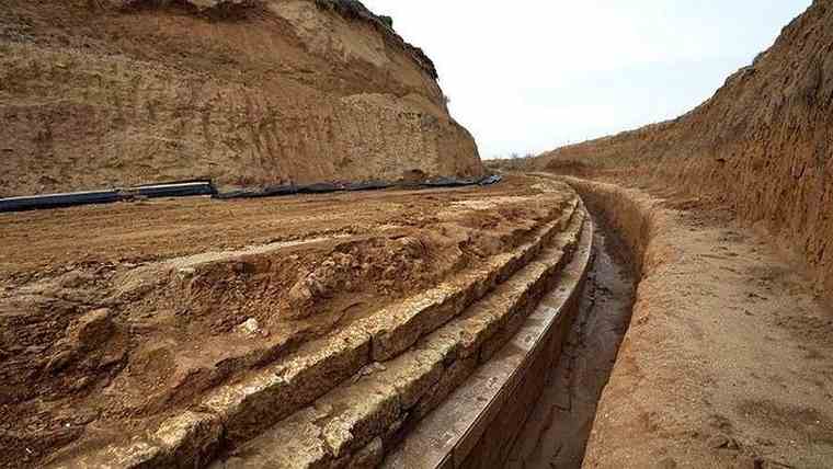Στην ανασκαφή του 2014 στο λόφο Καστά οφείλονται τα σημερινά σοβαρά προβλήματα