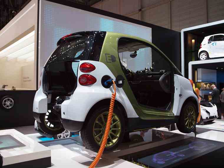 Εως το 2030 ένα στα δέκα αυτοκίνητα θα πρέπει να είναι ηλεκτροκινούμενο
