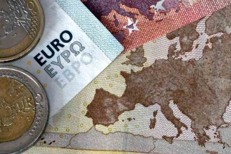 FT: Η Ευρώπη τερματίζει τη λιτότητα