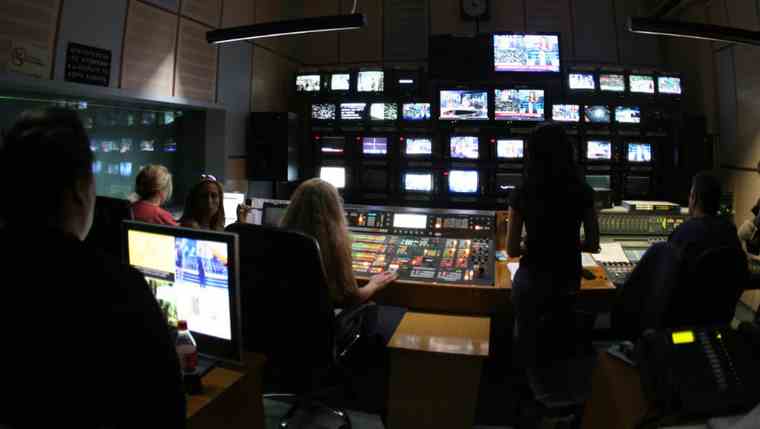 Ελέγχους νομιμότητας στους τηλεοπτικούς σταθμούς εθνικής εμβέλειας ζητούν 55 βουλευτές του ΣΥΡΙΖΑ