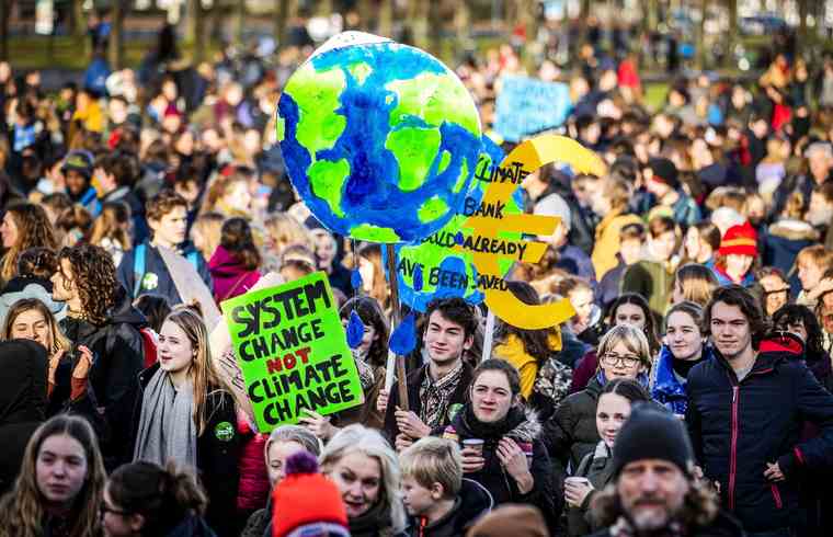 Μαθητικές κινητοποιήσεις για το κλίμα: Η παγκόσμια νεολαία διαδηλώνει
