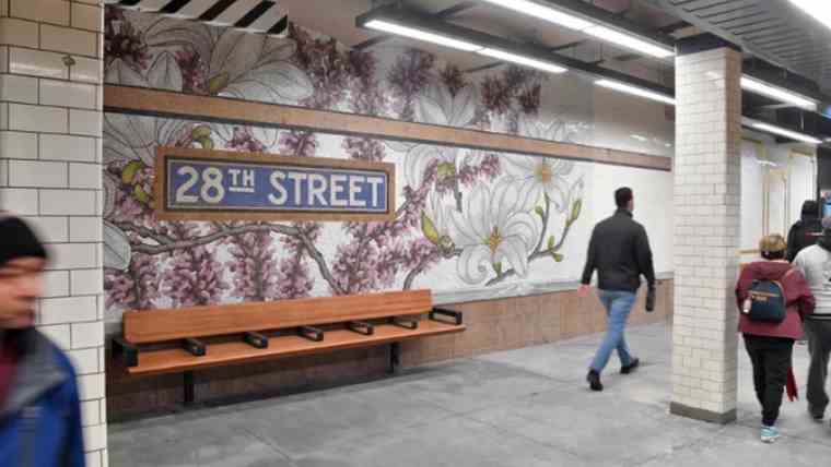 Λουλούδια σε ένα σταθμό μετρό της Νέας Υόρκης