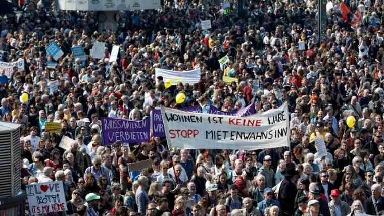 Στους δρόμους χιλιάδες άνθρωποι στο Βερολίνο κατά της «τρέλας των ενοικίων»