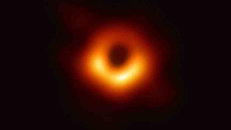 Επιστήμονες «φωτογράφισαν» για πρώτη φορά μαύρη τρύπα