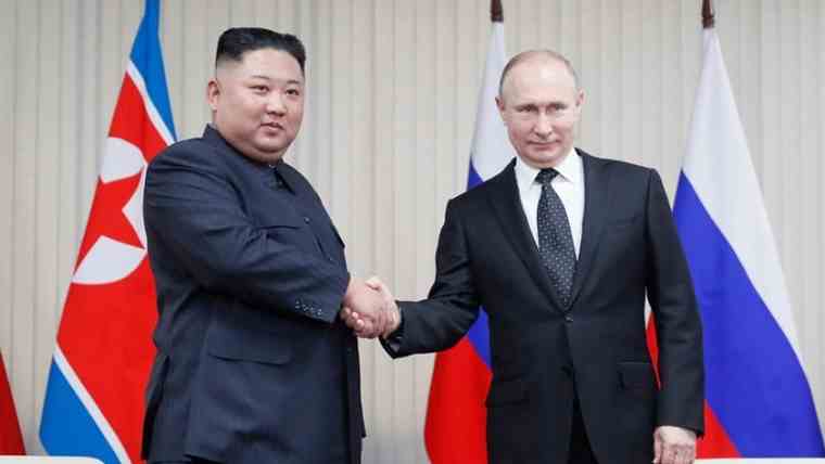 Πούτιν και Κιμ αναβιώνουν τους «ιστορικούς δεσμούς» των χωρών τους