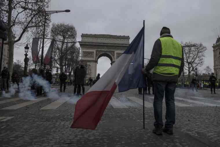 Το ένα δισ. ευρώ των δωρεών για την Παναγία των Παρισίων προκαλεί συζήτηση στη Γαλλία των «κίτρινων γιλέκων»