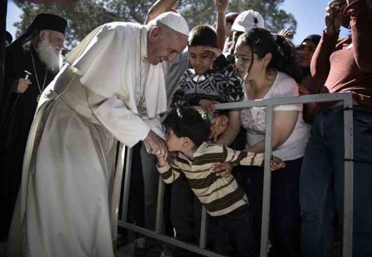 Ο Πάπας μας δωρίζει εκατό χιλιάδες ευρώ για τους πρόσφυγες