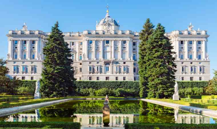 Ακριβά θα κοστίσει στον κρατικό προϋπολογισμό της Ισπανίας ο στολισμός του Βασιλικού Παλατιού με άνθη και άλλα διακοσμητικά