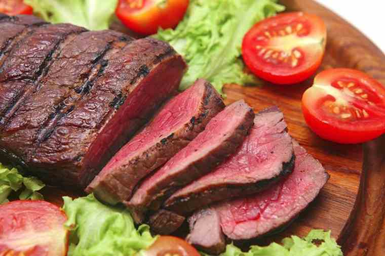 Μεγαλύτερος ο κίνδυνος πρόωρου θανάτου για όσους αυξάνουν την κατανάλωση κόκκινου κρέατος