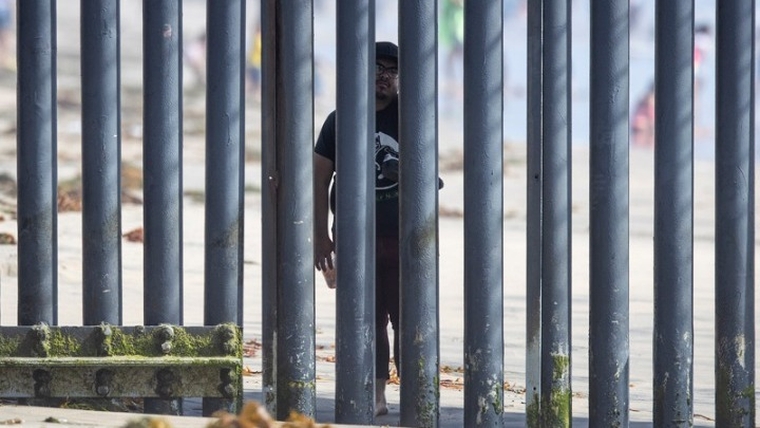 Οι ΗΠΑ αρνούνται άσυλο στους μετανάστες που φτάνουν στα σύνορα μέσω του Μεξικού