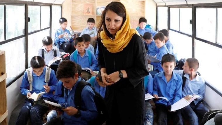 H οργάνωση Charmagz ενθαρρύνει παιδιά στην Καμπούλ να αγαπήσουν το διάβασμα