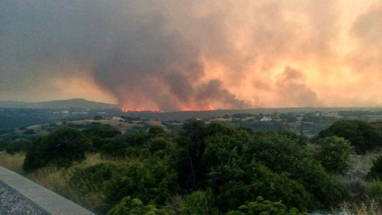 Εκκενώθηκαν 4 χωριά από την πυρκαγιά στην Εύβοια