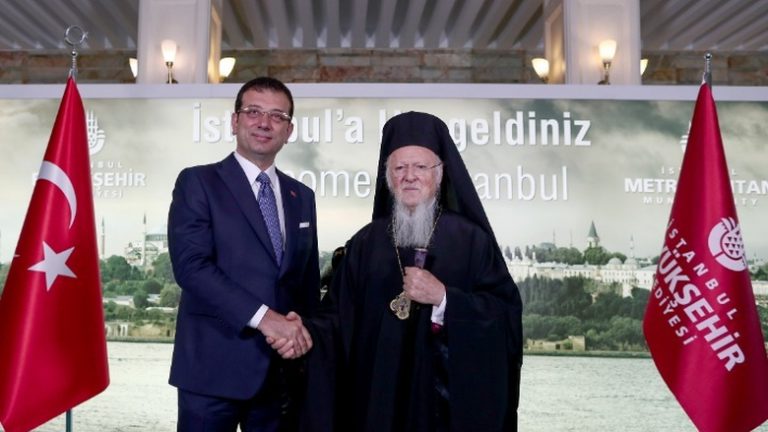 Ο Οικουμενικός Πατριάρχης Βαρθολομαίος επισκέφθηκε τον νέο δήμαρχο Κωνσταντινούπολης Εκρέμ Ιμάμογλου