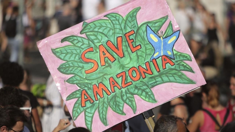 Αμαζόνιος: Η Βραζιλία απορρίπτει τη βοήθεια που της πρόσφερε η G7